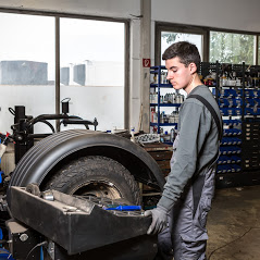 Auszubildender zum Kfz-Mechatroniker beim Autohaus Jahn