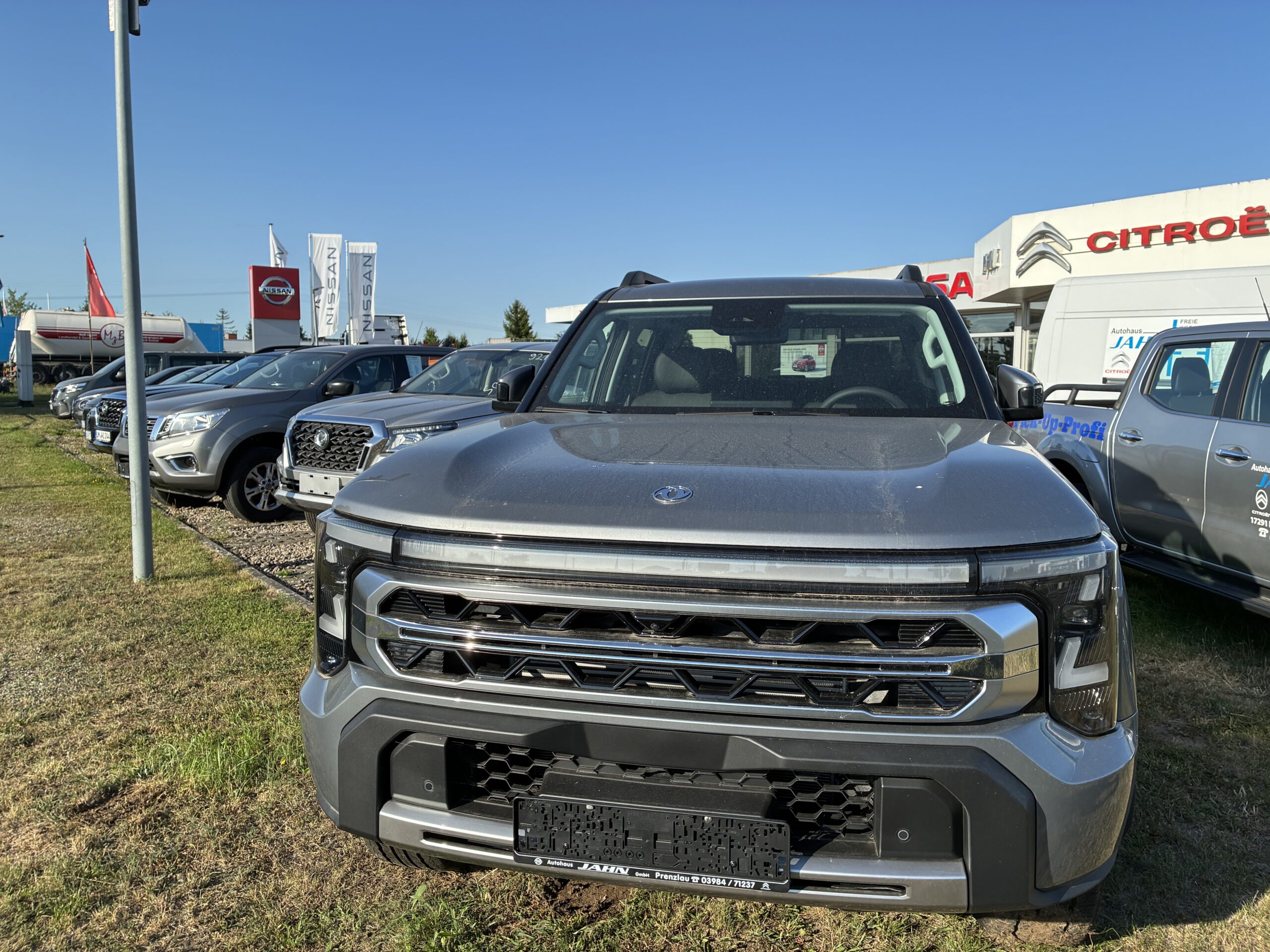 DFM Rich 9 Pick-up in der Frontansicht beim Autohaus Jahn