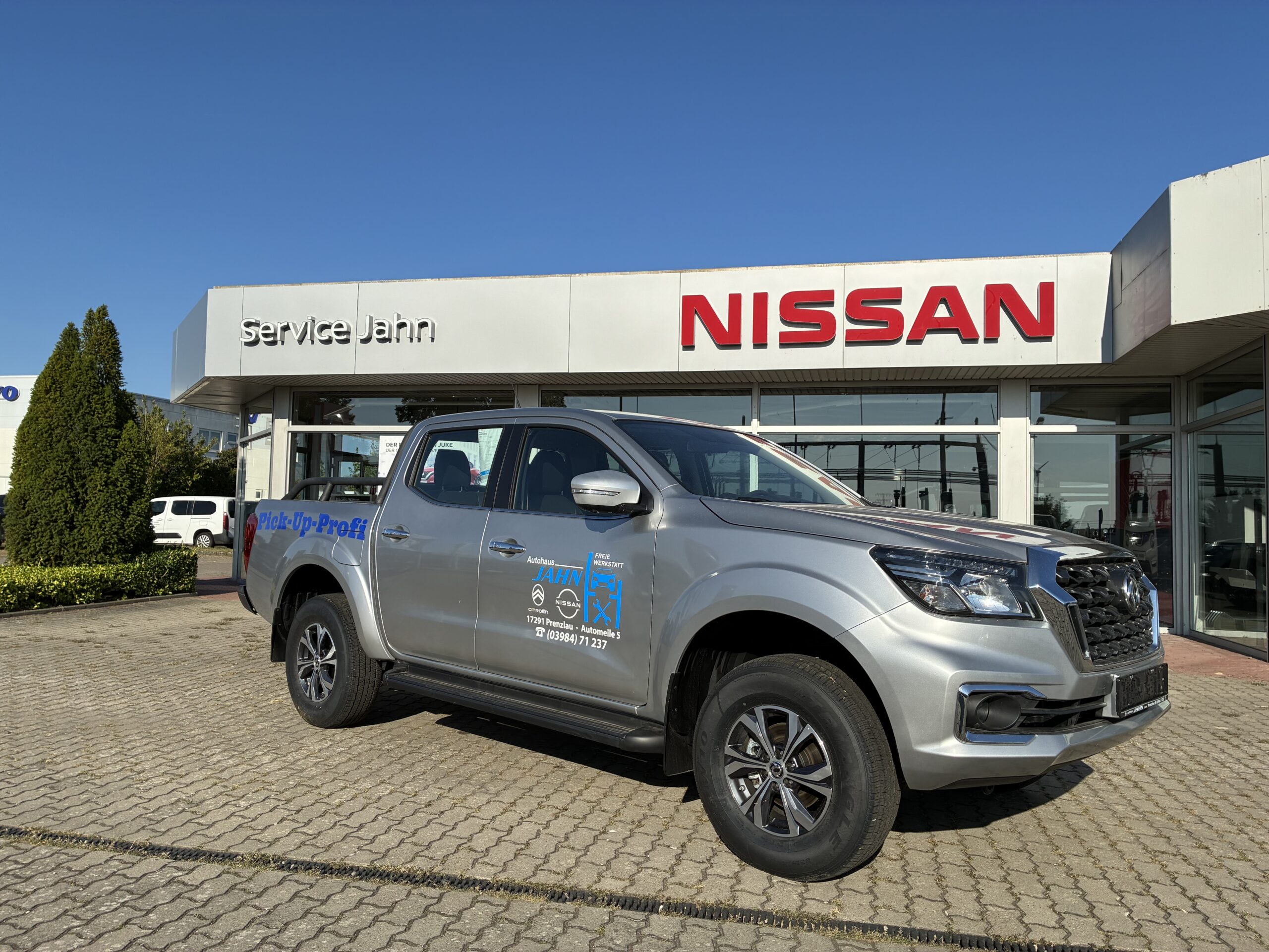 DFM Rich 6 Pick-up vor dem Autohaus Jahn in Prenzlau – Pick-up-Profi