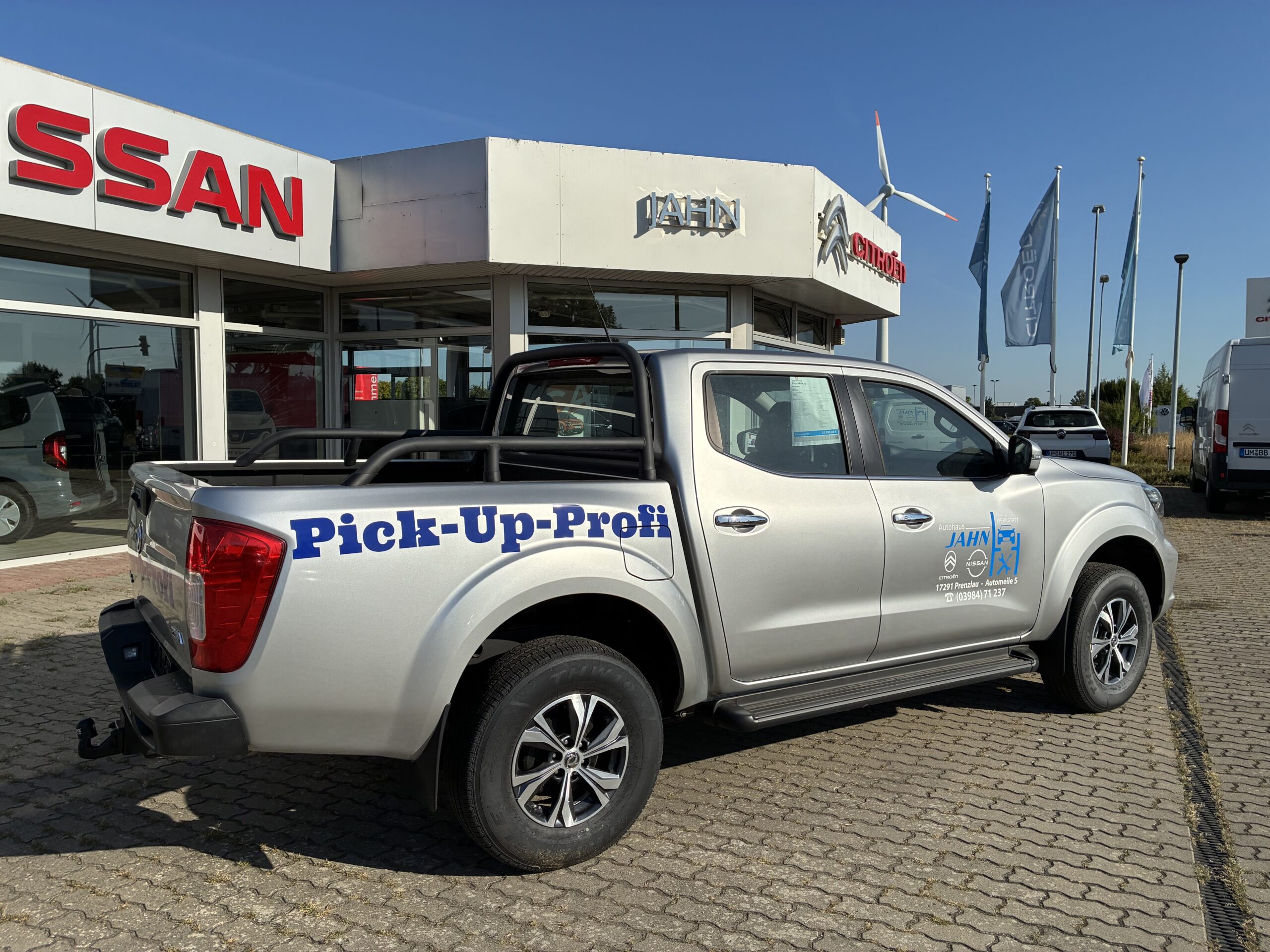 DFM Rich 6 Pick-up mit Ladefläche und Pick-Up-Profi-Beschriftung beim Autohaus Jahn